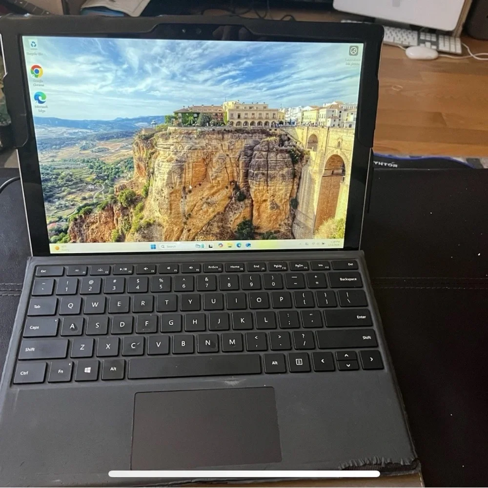 Microsoft Surface 4 Pro i7 16GB 512GB SSD Windows 11 Pro, Jacket, 2chargers&Dock